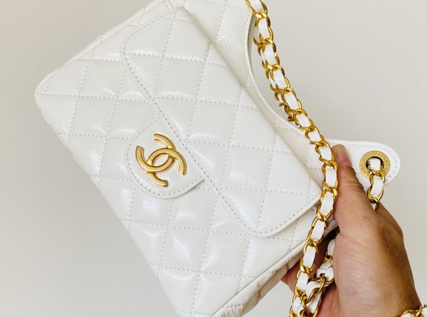 how to spot a fake chanel？how to spot a fake chanel bag？