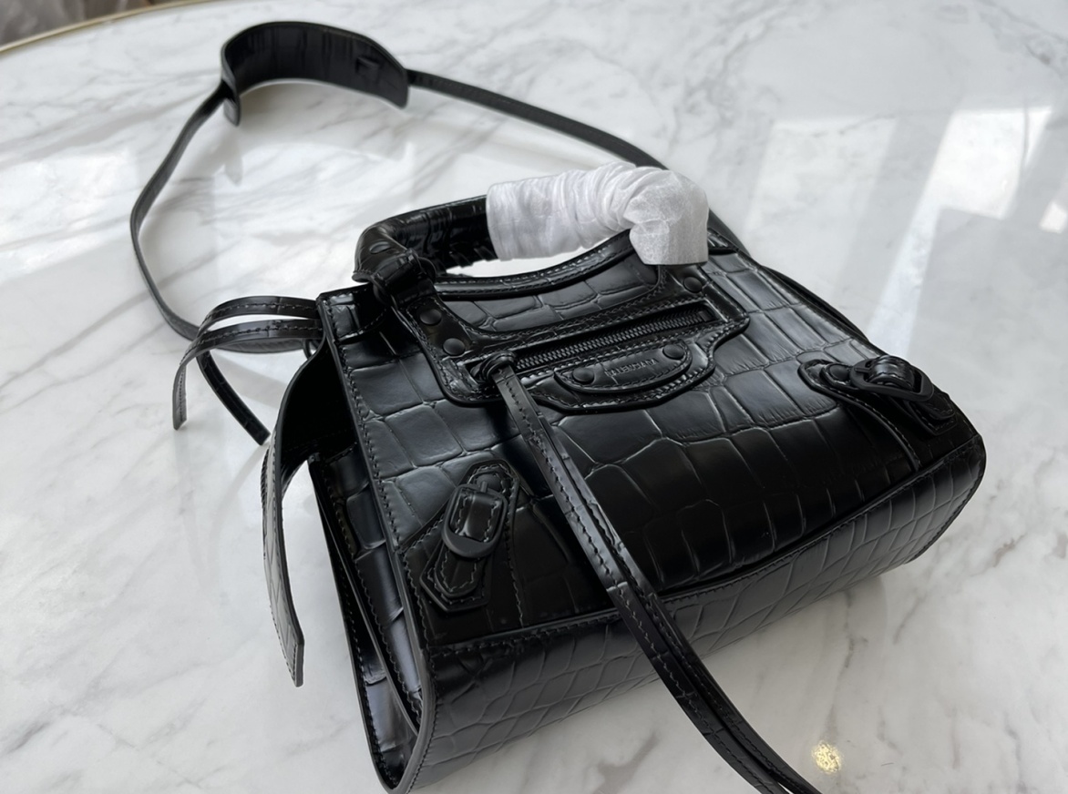 balenciaga le cagole xs shoulder bag | how to tell fake balenciaga