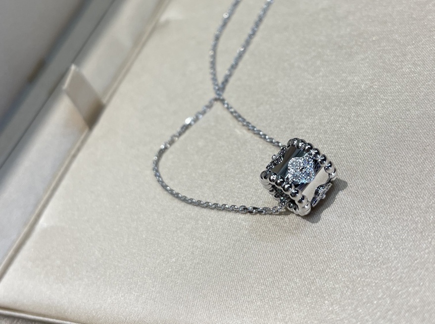 van cleef silver necklace how to tell if van cleef is fake ？