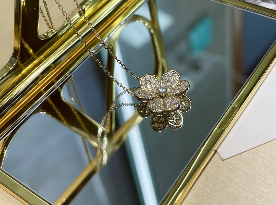 van cleef frivole necklace | fake van cleef necklace vs real