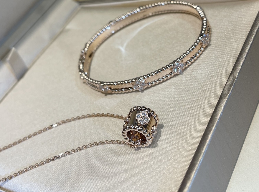 women's van cleef necklace | pendant van cleef real vs fake?