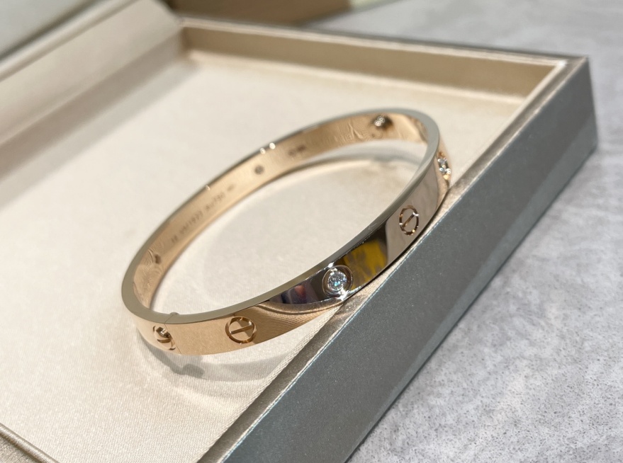 how to spot a fake cartier bracelet | how to spot a fake cartier love bracelet