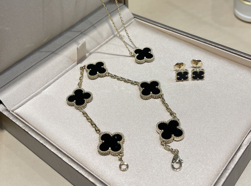 van arpels necklace | How to spot a fake van cleef?