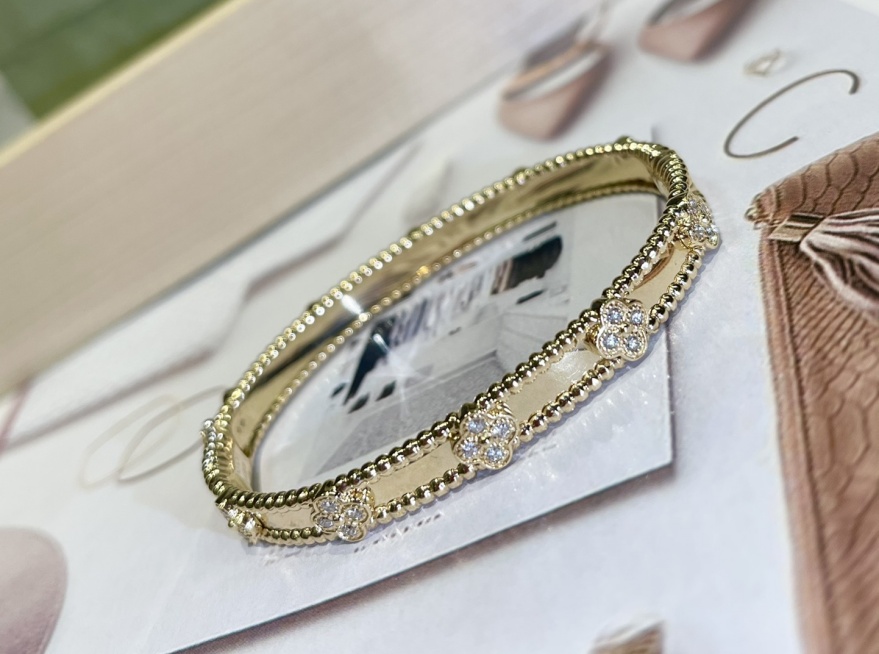 van cleef all gold bracelet | real van cleef bracelet vs fake