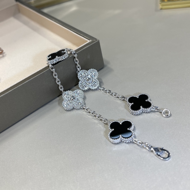 How to spot a fake van cleef?