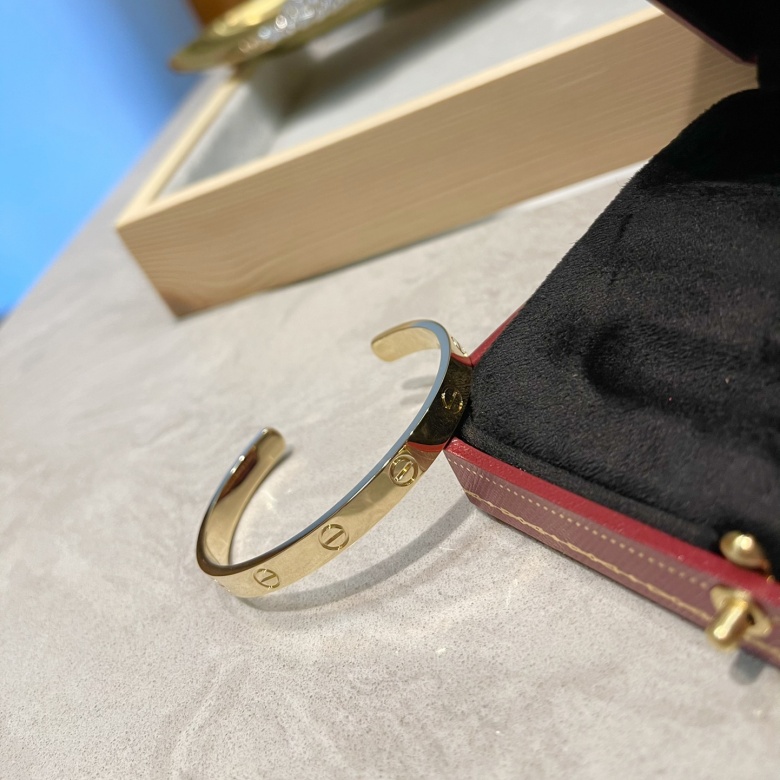 how to spot a fake cartier love bracelet | how to spot a fake cartier
