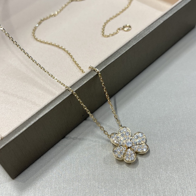 women's van cleef necklace