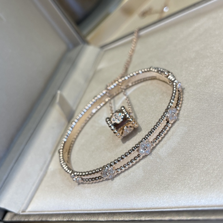 vintage alhambra bracelet