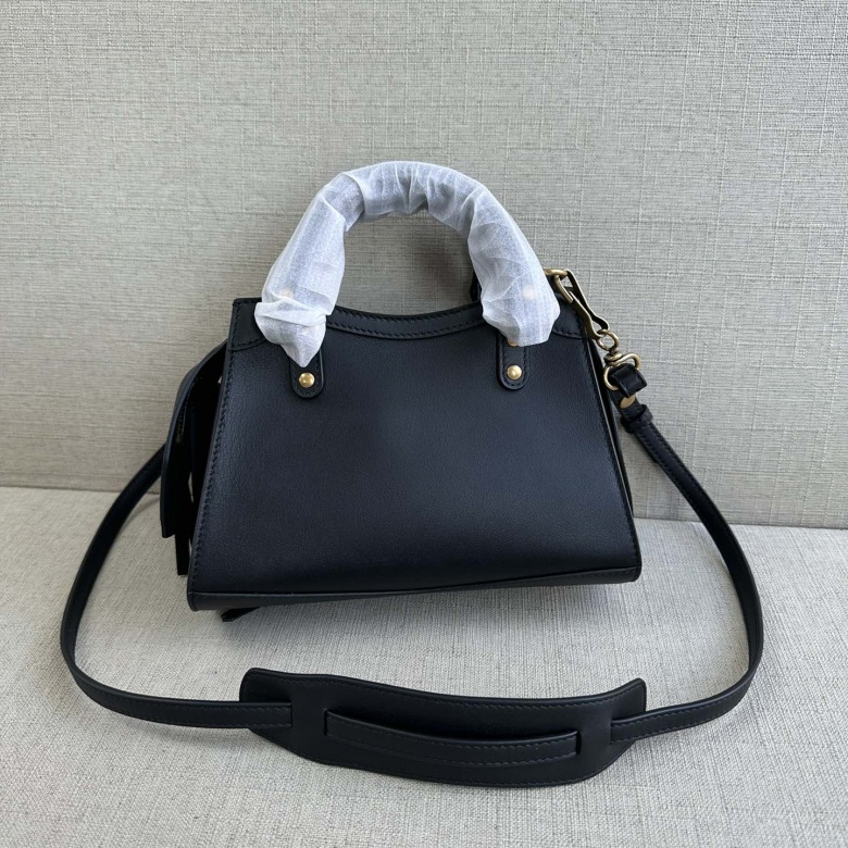how to spot fake balenciaga