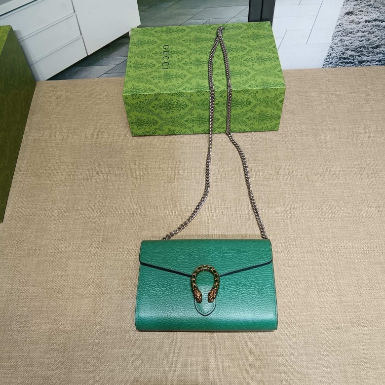 how to spot a fake gucci bag