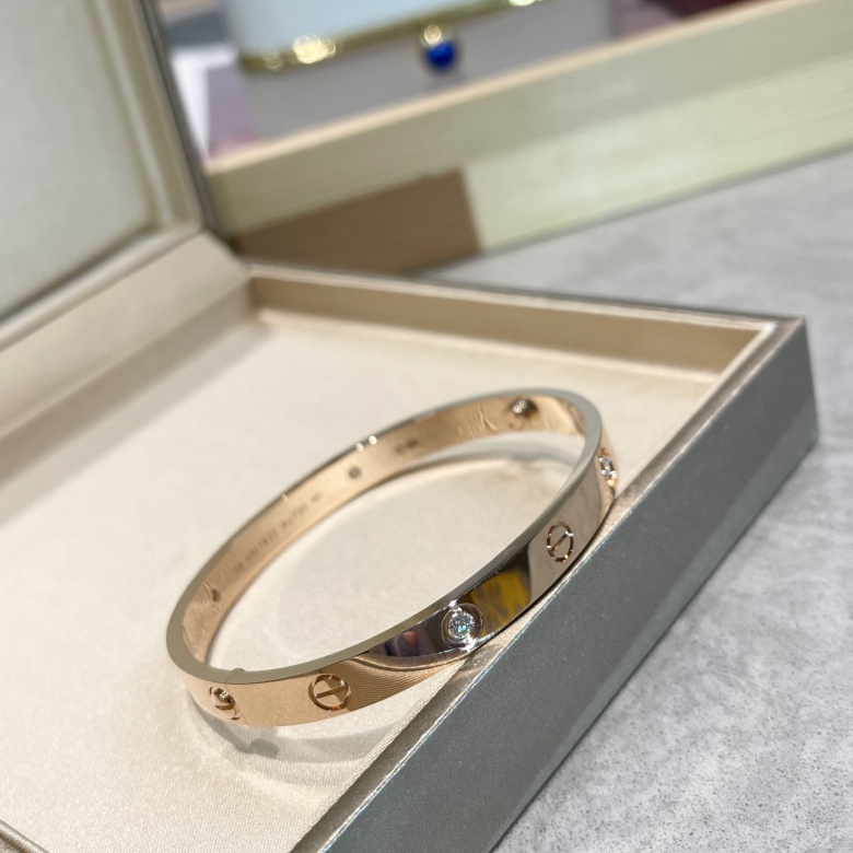 how to spot a fake cartier bracelet | how to spot a fake cartier love bracelet