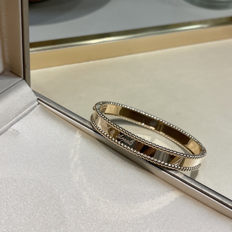 van cleef perlee bracelet