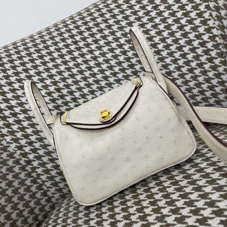 how to spot fake luxury bags