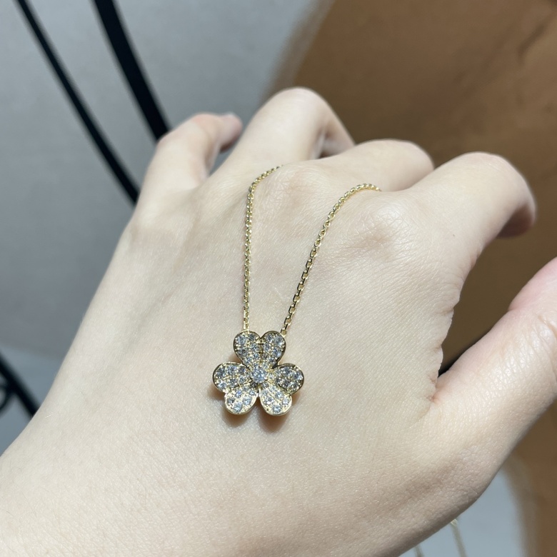 van cleef diamond necklace | how to spot a fake van cleef？
