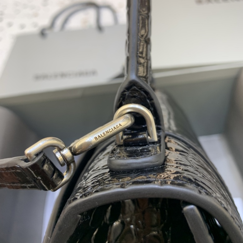 balenciaga vs fake