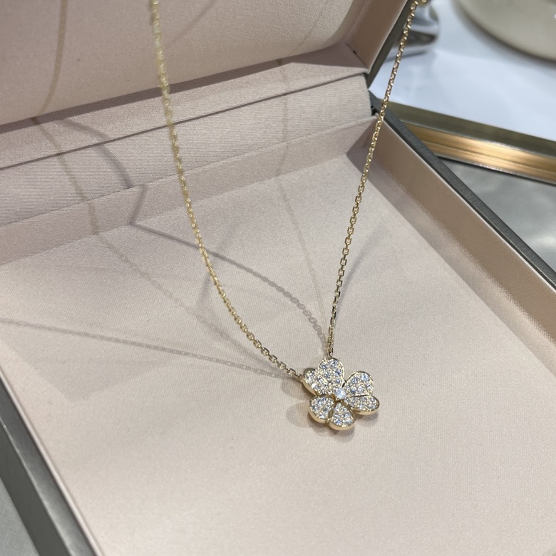 van cleef diamond necklace | how to spot a fake van cleef？