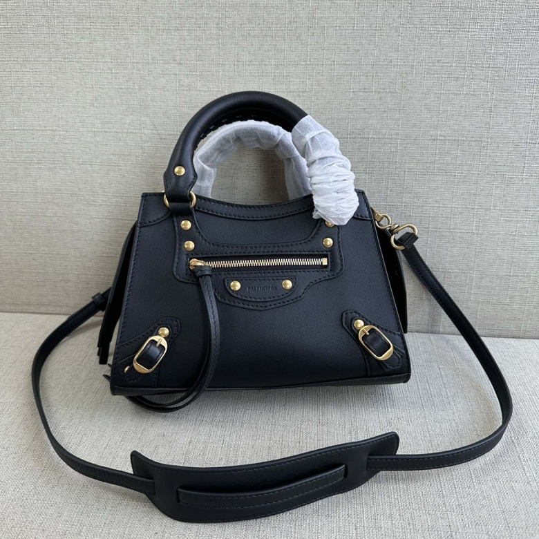 how to tell fake balenciaga