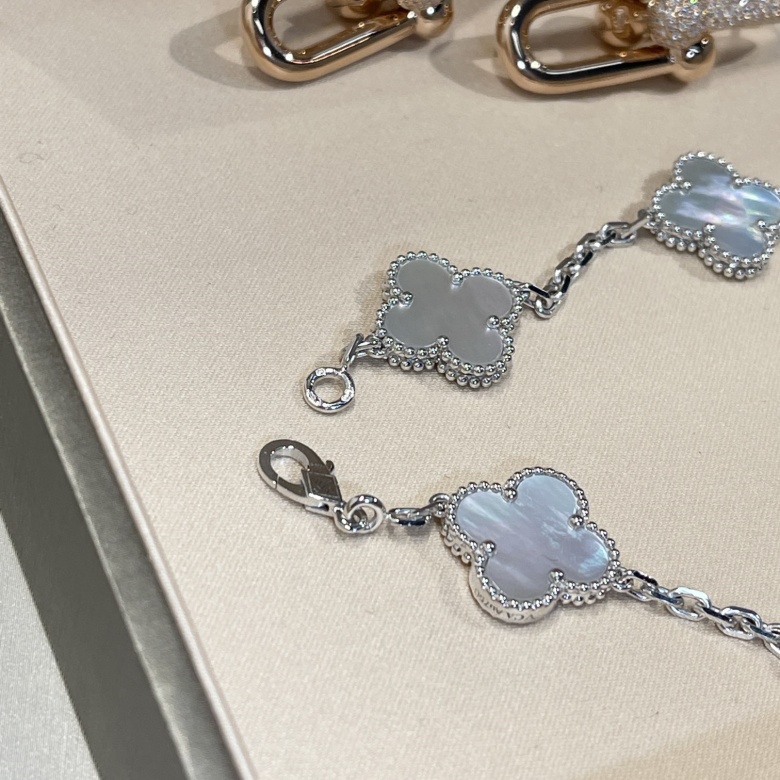 fake diamond cartier watch vs real