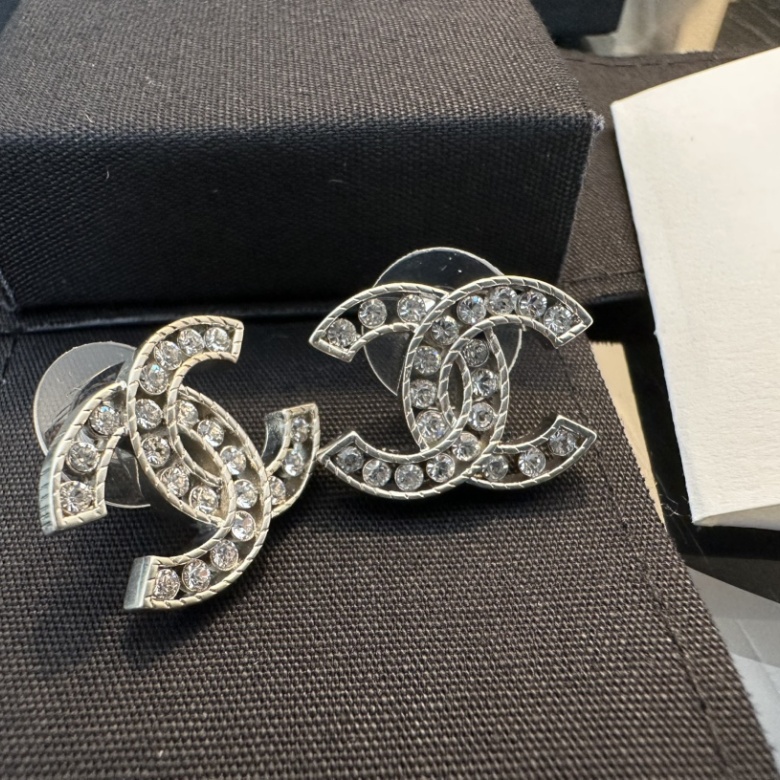 chanel pearl drop earrings