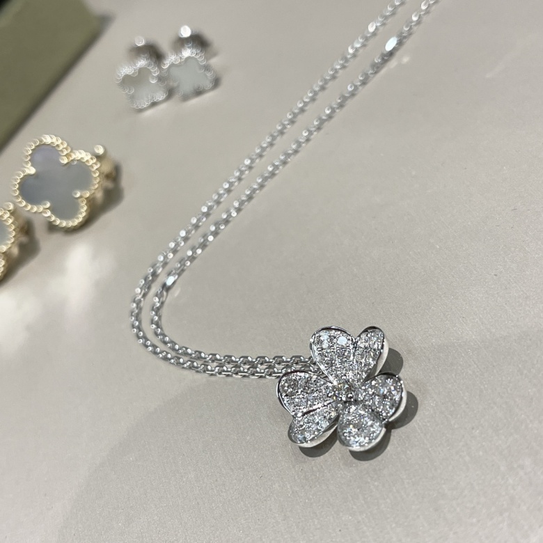 van cleef and arpels necklace price