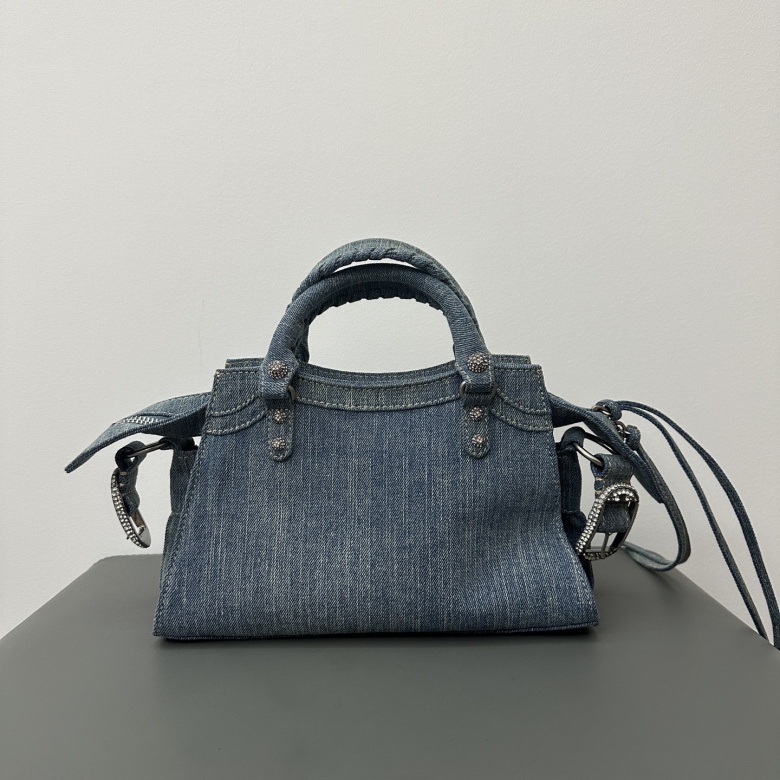 how to spot fake balenciaga bags