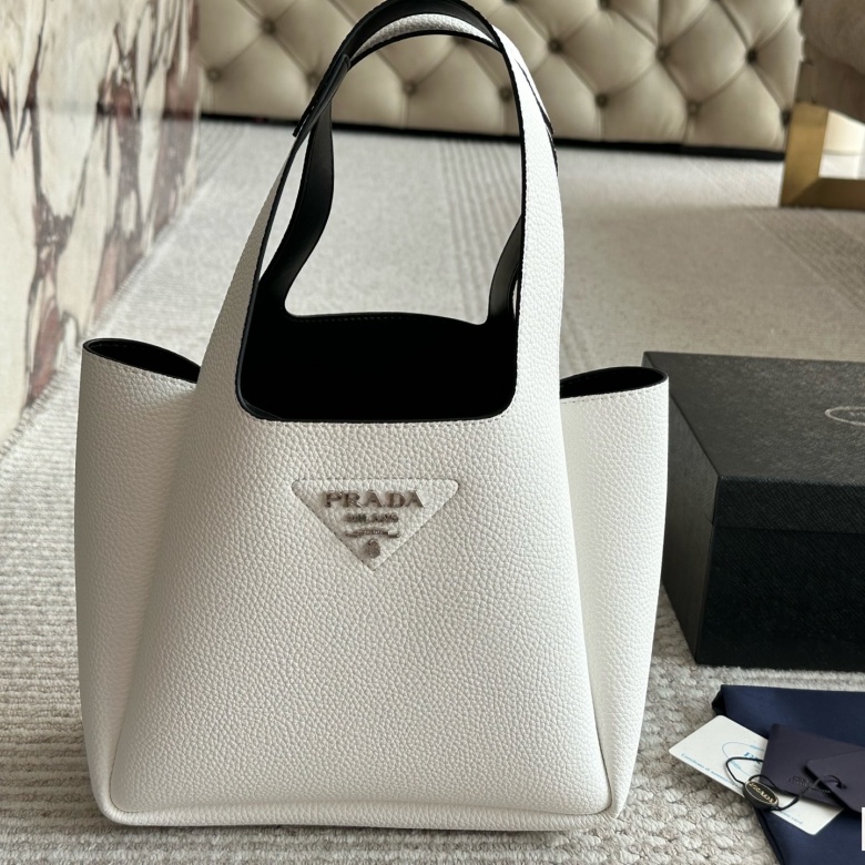  prada bags first copy sale 