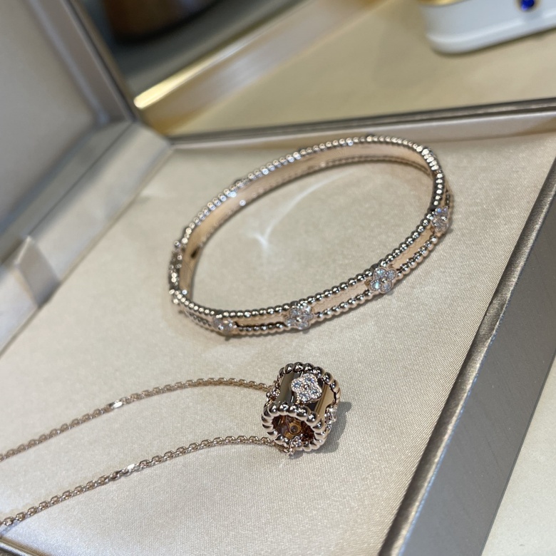 women's van cleef necklace | pendant van cleef real vs fake?