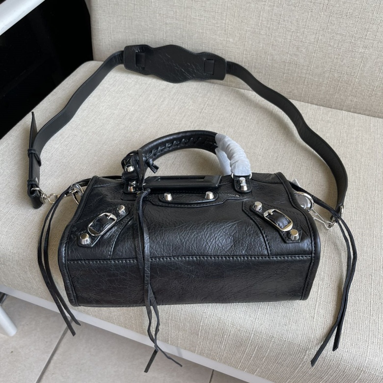 real balenciaga vs fake